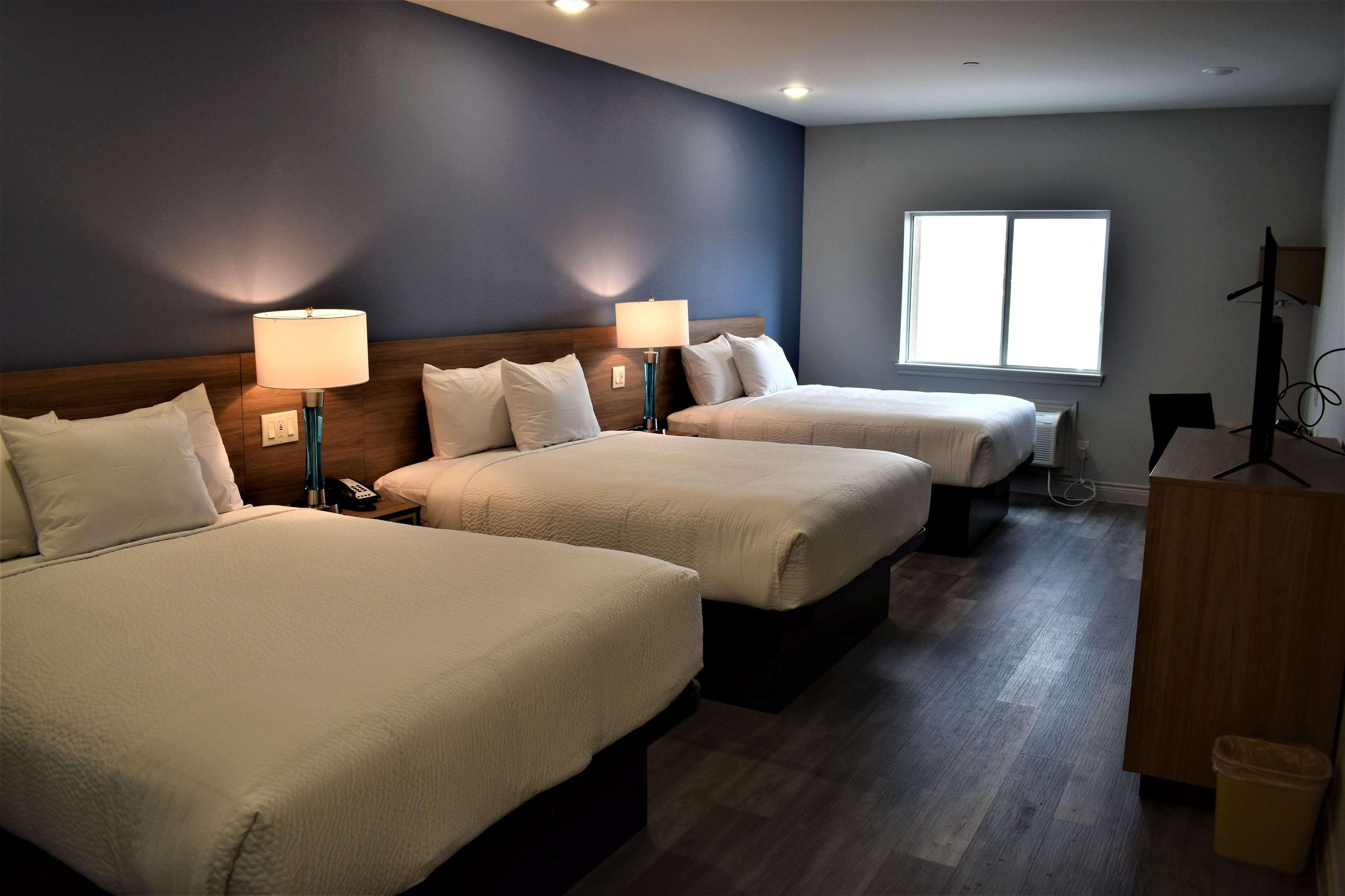 Days Inn & Suites By Wyndham Downtown/University Of Хюстън Екстериор снимка