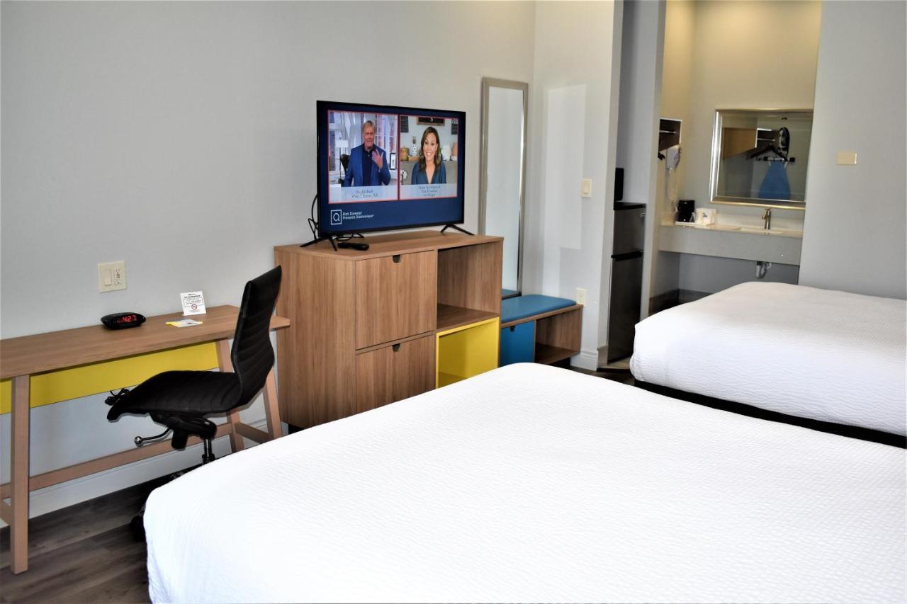 Days Inn & Suites By Wyndham Downtown/University Of Хюстън Екстериор снимка